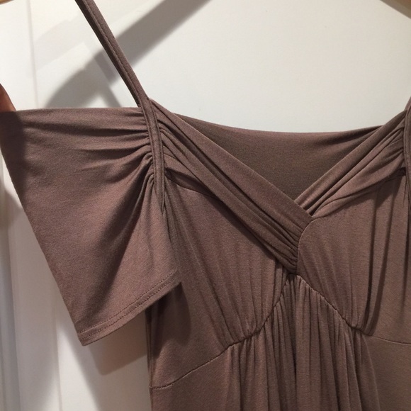 NWOT Nude Taupe Cold Shoulder Dress Small - Picture 2 of 4